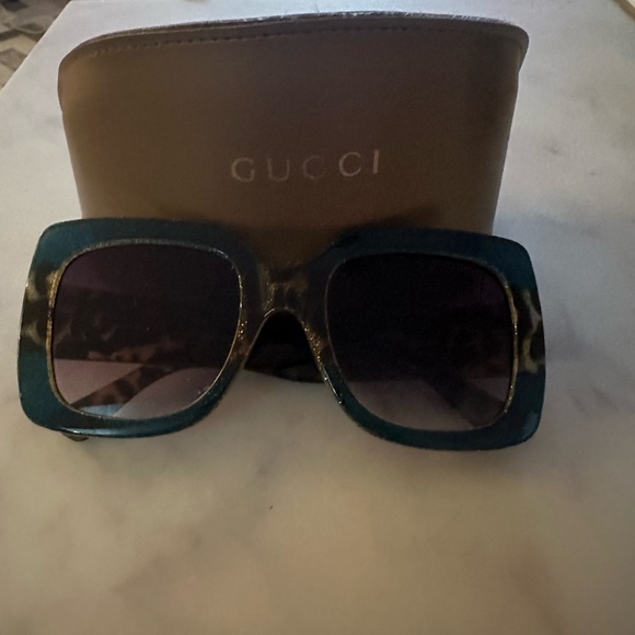 Pre Owned Gucci sunglasses - Picture 2 of 5